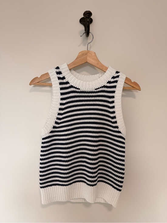 Vineyard Vines Tops - Vineyard Vines Striped Knit Sleeveless Top - White & Navy Size Xs